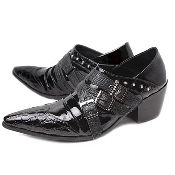 Siyah İçi Boş Sivri Burun erkek deri ayakkabı Üç Katmanlı Toka Dekorasyon rahat ayakkabılar erkek Deri erkek ayakkabıları Elbise Ayakkabı