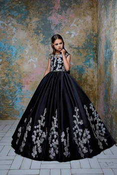 Siyah Çiçek Kız Elbise Düğün İçin Balo Scoop Saten Aplikler Uzun İlk Communion Elbise Kız Küçük