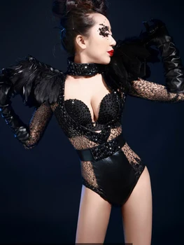Omuz silkme siyah büyük tüy delik gazlı bez bandaj sarılmış bar gece kulübü gece gösterisi kadın şarkıcı dj konuk ds sahne kostüm