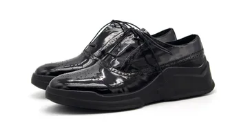 Bahar Sonbahar Erkekler Moda Plantform Düz rahat ayakkabılar Erkekler Yeni Gelmesi Dantel Up Oyma Siyah Beyaz Hakiki Deri Elbise Ayakkabı