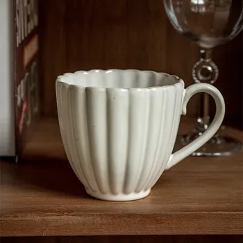 1 adet Retro Tarzı 250ml Seramik Kahve Kupaları su bardakları Petal şeklinde Fincan Fırın Değişimi Sır Kabartma İşlemi