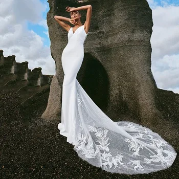 YunShang Boho V Yaka düğün elbisesi Kolsuz Pleats Dantel Aplikler Plaj Kılıf Gelin Kıyafeti Düğme Illusion Backless Sweep Tren