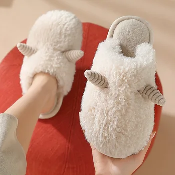 Kış Kapalı Kadın pamuklu ayakkabılar Sevimli Karikatür Keçi Erkek Kadın Çiftler Kürklü Slaytlar Artı Yün Sıcak Yumuşak Taban Kadın Terlik