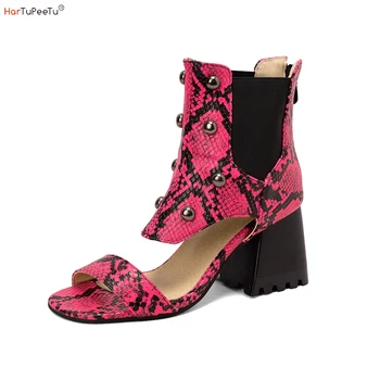 Moda Kadın Sandalet 2023 Yaz Chelsea Çizmeler Yılan Derisi Baskı Ayakkabı Büyük Boy 48 Deri Perçinler Süslemeleri Pompaları Zapatos Mujer