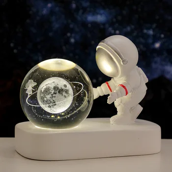 Sevimli Dekor Oturma Odası Dekor kristal top Astronot heykel Aksesuar Ev Dekor Gece lambası Süsleme dekoratif heykelcik